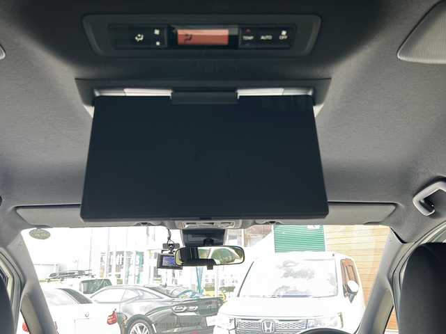 トヨタ ヴォクシー ZS 煌Ⅱ 佐賀県 2019(令1)年 7.6万km ホワイトパールクリスタルシャイン 純正ナビ(NSZT-Y68T)/Bluetooth/CD/DVD/フルセグTV/バックアップ/衝突軽減システム/レーンキープアシスト/クルーズコントロール/クリアランスソナー/前後ドライブレコーダー/両側パワースライドドア/LEDオートライト／オートマチックハイビーム/ダブルエアコン/フリップダウンモニター/チップアップシート/ETC/保証書/取扱説明書/点検記録簿(R1/2/3/4/6)