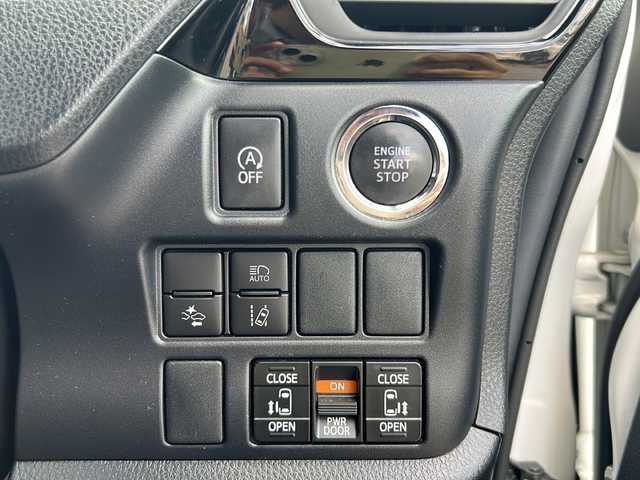 トヨタ ヴォクシー ZS 煌Ⅱ 佐賀県 2019(令1)年 7.6万km ホワイトパールクリスタルシャイン 純正ナビ(NSZT-Y68T)/Bluetooth/CD/DVD/フルセグTV/バックアップ/衝突軽減システム/レーンキープアシスト/クルーズコントロール/クリアランスソナー/前後ドライブレコーダー/両側パワースライドドア/LEDオートライト／オートマチックハイビーム/ダブルエアコン/フリップダウンモニター/チップアップシート/ETC/保証書/取扱説明書/点検記録簿(R1/2/3/4/6)