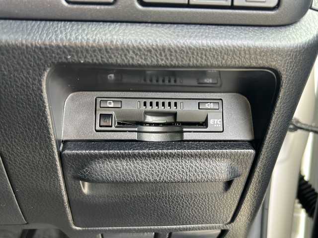 トヨタ ヴォクシー ZS 煌Ⅱ 佐賀県 2019(令1)年 7.6万km ホワイトパールクリスタルシャイン 純正ナビ(NSZT-Y68T)/Bluetooth/CD/DVD/フルセグTV/バックアップ/衝突軽減システム/レーンキープアシスト/クルーズコントロール/クリアランスソナー/前後ドライブレコーダー/両側パワースライドドア/LEDオートライト／オートマチックハイビーム/ダブルエアコン/フリップダウンモニター/チップアップシート/ETC/保証書/取扱説明書/点検記録簿(R1/2/3/4/6)