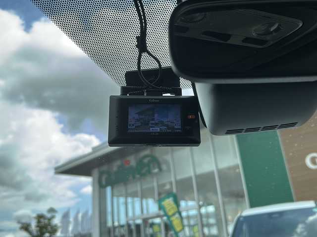 トヨタ ヴォクシー ZS 煌Ⅱ 佐賀県 2019(令1)年 7.6万km ホワイトパールクリスタルシャイン 純正ナビ(NSZT-Y68T)/Bluetooth/CD/DVD/フルセグTV/バックアップ/衝突軽減システム/レーンキープアシスト/クルーズコントロール/クリアランスソナー/前後ドライブレコーダー/両側パワースライドドア/LEDオートライト／オートマチックハイビーム/ダブルエアコン/フリップダウンモニター/チップアップシート/ETC/保証書/取扱説明書/点検記録簿(R1/2/3/4/6)