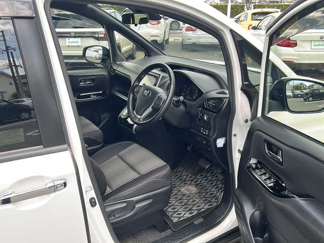 トヨタ ヴォクシー ZS 煌Ⅱ 佐賀県 2019(令1)年 7.6万km ホワイトパールクリスタルシャイン 純正ナビ(NSZT-Y68T)/Bluetooth/CD/DVD/フルセグTV/バックアップ/衝突軽減システム/レーンキープアシスト/クルーズコントロール/クリアランスソナー/前後ドライブレコーダー/両側パワースライドドア/LEDオートライト／オートマチックハイビーム/ダブルエアコン/フリップダウンモニター/チップアップシート/ETC/保証書/取扱説明書/点検記録簿(R1/2/3/4/6)