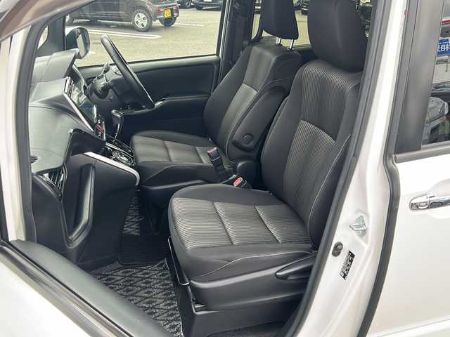 トヨタ ヴォクシー ZS 煌Ⅱ 佐賀県 2019(令1)年 7.6万km ホワイトパールクリスタルシャイン 純正ナビ(NSZT-Y68T)/Bluetooth/CD/DVD/フルセグTV/バックアップ/衝突軽減システム/レーンキープアシスト/クルーズコントロール/クリアランスソナー/前後ドライブレコーダー/両側パワースライドドア/LEDオートライト／オートマチックハイビーム/ダブルエアコン/フリップダウンモニター/チップアップシート/ETC/保証書/取扱説明書/点検記録簿(R1/2/3/4/6)