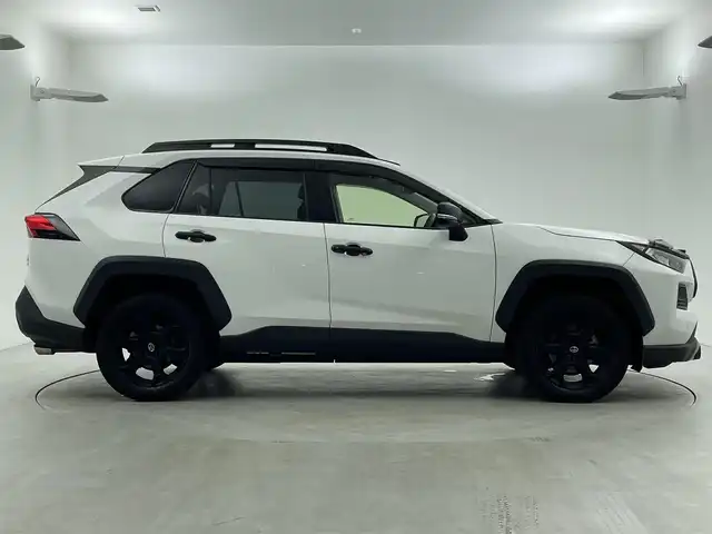 トヨタ ＲＡＶ４ アドベンチャー オフロードPKG 福井県 2021(令3)年 7.3万km スーパーホワイトⅡ 純正9インチナビ/型式：NSZT-Y68T/【AM/FM/CD/Bluetooth】/バックカメラ/ETC/ＪＡＯＳノーズプロテクター　/ＴＲＤフロントバンパーガーニッシュ/衝突軽減ブレーキ/クルーズコントロール（追従有）/車線逸脱警報機能/レザーシート/シートヒーター（運転席/助手席）/シートクーラー（運転席/助手席）/プッシュスタート/スマートキー/オートライト/LEDヘッドライド