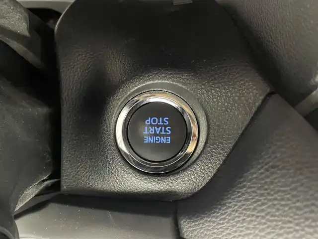 トヨタ ＲＡＶ４ アドベンチャー オフロードPKG 福井県 2021(令3)年 7.3万km スーパーホワイトⅡ 純正9インチナビ/型式：NSZT-Y68T/【AM/FM/CD/Bluetooth】/バックカメラ/ETC/ＪＡＯＳノーズプロテクター　/ＴＲＤフロントバンパーガーニッシュ/衝突軽減ブレーキ/クルーズコントロール（追従有）/車線逸脱警報機能/レザーシート/シートヒーター（運転席/助手席）/シートクーラー（運転席/助手席）/プッシュスタート/スマートキー/オートライト/LEDヘッドライド