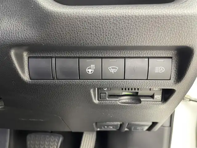 トヨタ ＲＡＶ４ アドベンチャー オフロードPKG 福井県 2021(令3)年 7.3万km スーパーホワイトⅡ 純正9インチナビ/型式：NSZT-Y68T/【AM/FM/CD/Bluetooth】/バックカメラ/ETC/ＪＡＯＳノーズプロテクター　/ＴＲＤフロントバンパーガーニッシュ/衝突軽減ブレーキ/クルーズコントロール（追従有）/車線逸脱警報機能/レザーシート/シートヒーター（運転席/助手席）/シートクーラー（運転席/助手席）/プッシュスタート/スマートキー/オートライト/LEDヘッドライド