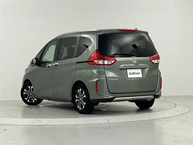 ホンダ フリード クロスター ホンダセンシング 大阪府 2022(令4)年 2.4万km シルバーミストグリーンM 禁煙車/ホンダセンシング/　・衝突軽減ブレーキ/　・誤発進抑制機能/　・路外逸脱抑制機能/　・アダプティブ・クルーズ・コントロール/　・車線維持支援システム/　・先行車発進お知らせ機能/　・標識認識機能/純正ナビ/　（Bluetooth/CD/DVD）/フルセグTV/バックカメラ/両側パワースライドドア/LEDヘッドライト/フォグランプ/ハーフレザーシート/純正15インチアルミホイール/コーナーセンサー/スマートキー/ETC