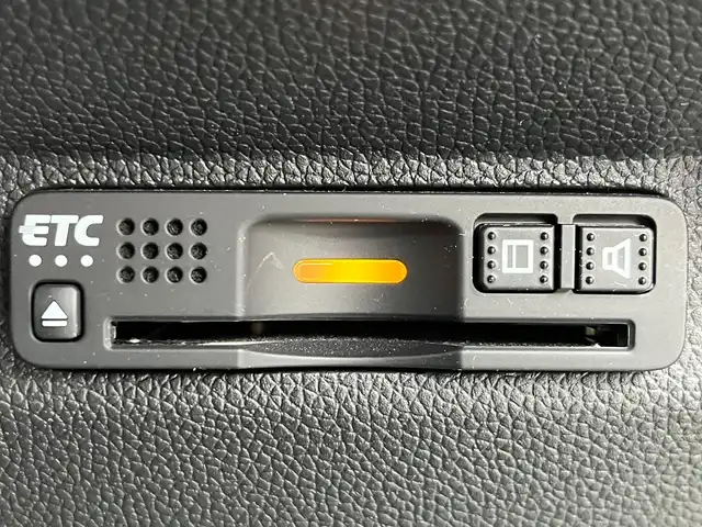ホンダ フリード クロスター ホンダセンシング 大阪府 2022(令4)年 2.4万km シルバーミストグリーンM 禁煙車/ホンダセンシング/　・衝突軽減ブレーキ/　・誤発進抑制機能/　・路外逸脱抑制機能/　・アダプティブ・クルーズ・コントロール/　・車線維持支援システム/　・先行車発進お知らせ機能/　・標識認識機能/純正ナビ/　（Bluetooth/CD/DVD）/フルセグTV/バックカメラ/両側パワースライドドア/LEDヘッドライト/フォグランプ/ハーフレザーシート/純正15インチアルミホイール/コーナーセンサー/スマートキー/ETC