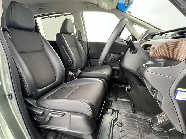 ホンダ フリード クロスター ホンダセンシング 大阪府 2022(令4)年 2.4万km シルバーミストグリーンM 禁煙車/ホンダセンシング/　・衝突軽減ブレーキ/　・誤発進抑制機能/　・路外逸脱抑制機能/　・アダプティブ・クルーズ・コントロール/　・車線維持支援システム/　・先行車発進お知らせ機能/　・標識認識機能/純正ナビ/　（Bluetooth/CD/DVD）/フルセグTV/バックカメラ/両側パワースライドドア/LEDヘッドライト/フォグランプ/ハーフレザーシート/純正15インチアルミホイール/コーナーセンサー/スマートキー/ETC