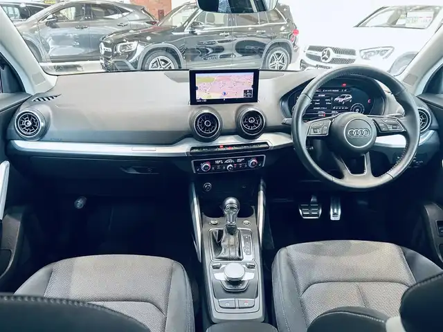 アウディ Ｑ２ ハッシュタグ ツーリング LTD 大阪府 2018(平30)年 2.4万km ナノグレー/フロレットシルバーM 限定150台/バーチャルコックピット/ACC/純正ナビ/TV/バックカメラ/シートヒーター/純正18インチAW/LEDヘッドライト/電動リアゲート/クリアランスソナー/サイドアシスト