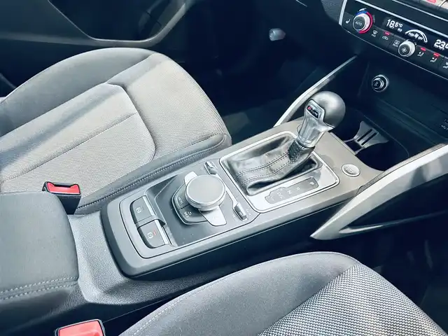 アウディ Ｑ２ ハッシュタグ ツーリング LTD 大阪府 2018(平30)年 2.4万km ナノグレー/フロレットシルバーM 限定150台/バーチャルコックピット/ACC/純正ナビ/TV/バックカメラ/シートヒーター/純正18インチAW/LEDヘッドライト/電動リアゲート/クリアランスソナー/サイドアシスト