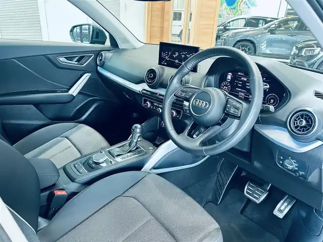 アウディ Ｑ２ ハッシュタグ ツーリング LTD 大阪府 2018(平30)年 2.4万km ナノグレー/フロレットシルバーM 限定150台/バーチャルコックピット/ACC/純正ナビ/TV/バックカメラ/シートヒーター/純正18インチAW/LEDヘッドライト/電動リアゲート/クリアランスソナー/サイドアシスト