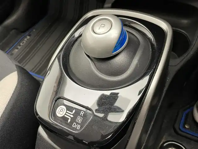 日産 ノート e－パワー X 愛知県 2017(平29)年 9万km スーパーブラック 純正ナビ　全方位カメラ　デジイン　禁煙車　ＥＴＣ　ドラレコ　フルセグＴＶ　ＤＶＤ再生　衝突軽減　レーンキープ　ＨＩＤオートライト　純正フロアマット　プッシュスタート　スマートキー　アラウンドビューモニター　エマージェンシーブレーキ　