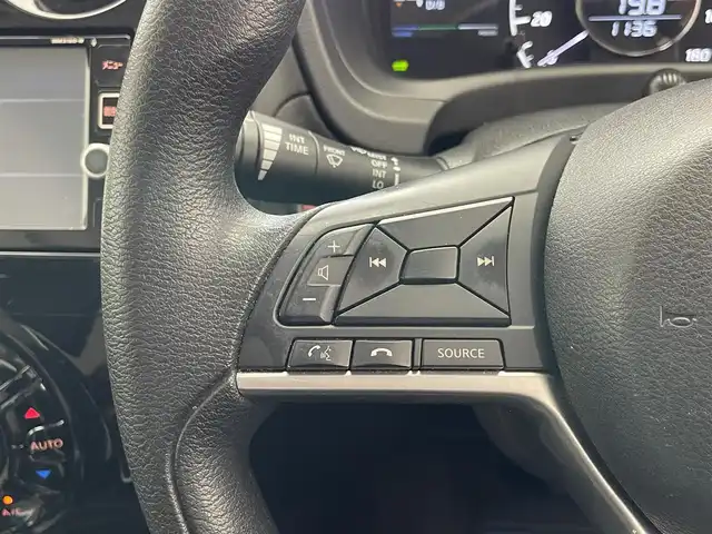 日産 ノート e－パワー X 愛知県 2017(平29)年 9万km スーパーブラック 純正ナビ　全方位カメラ　デジイン　禁煙車　ＥＴＣ　ドラレコ　フルセグＴＶ　ＤＶＤ再生　衝突軽減　レーンキープ　ＨＩＤオートライト　純正フロアマット　プッシュスタート　スマートキー　アラウンドビューモニター　エマージェンシーブレーキ　