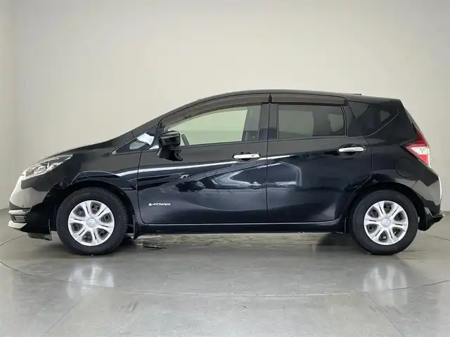 日産 ノート e－パワー X 愛知県 2017(平29)年 9万km スーパーブラック 純正ナビ　全方位カメラ　デジイン　禁煙車　ＥＴＣ　ドラレコ　フルセグＴＶ　ＤＶＤ再生　衝突軽減　レーンキープ　ＨＩＤオートライト　純正フロアマット　プッシュスタート　スマートキー　アラウンドビューモニター　エマージェンシーブレーキ　