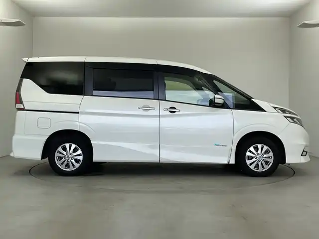 日産 セレナ ハイウェイスター プロパイロットED 新潟県 2016(平28)年 10万km ブリリアントホワイトパール 純正メモリナビ(型式:MM516D-L)/フルセグTV/バックカメラ/両側パワースライドドア/プロパイロット/スタッドレスタイヤ積込(社外15インチAW)/フォグランプ/オートブレーキホールド/ステアリングスイッチ