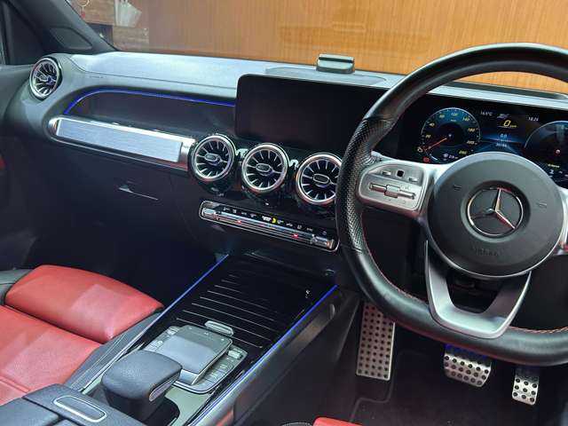 メルセデス・ベンツ Ｍ・ベンツ ＧＬＢ２００ｄ 4マチック AMGライン 千葉県 2021(令3)年 3.7万km コスモスブラック パノラマＳＲ　/ＡＭＧレザーエクスクルーシブＰＫＧ　/純正ナビ　/３６０°カメラ　/ＡＣＣ　/ＢＳＭ　/シートヒーター　/パワーシート　/ＬＥＤヘッドライト　/ハイビームアシスト　/電動リアゲート　/ＥＴＣ　/パドルシフト