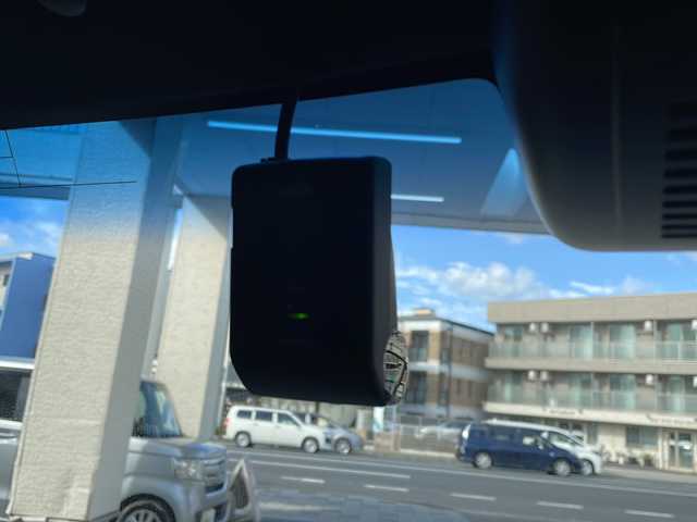 ホンダ Ｎ ＢＯＸ カスタム G L ターボ ホンダセンシング 兵庫県 2019(平31)年 4.2万km プラチナホワイトパール ワンオーナー/HondaSENSING（衝突被害軽減システム）/車高調/Gathersディーラーオプションナビ/　Bluetooth/SD/DVD/USB/iPod/AM/FM/フルセグテレビ（走行中視聴可能）/両側パワースライドドア/バックカメラ/ビルトインETC/前方ドライブレコーダー/パドルシフト/ベンチシート/チップアップシート/フルフラットシート/アイドリングストップ/アダプティブクルーズコントロール/アンチロック・ブレーキ・システム/レーンキープアシスト/後方コーナーセンサー/盗難防止装置/横滑り防止装置/社外アルミホイール/純正アルミホイール付属/純正サスペンション付属/純正フロアマット/パワーステアリング/パワーウィンドウ/LEDヘッドライト/スマートキー/スペアキー（1本）/保証書/取扱説明書