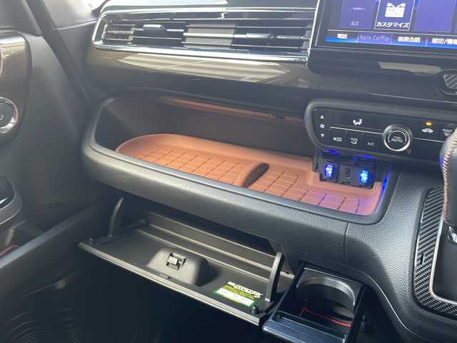 ホンダ Ｎ ＢＯＸ カスタム G L ターボ ホンダセンシング 兵庫県 2019(平31)年 4.2万km プラチナホワイトパール ワンオーナー/HondaSENSING（衝突被害軽減システム）/車高調/Gathersディーラーオプションナビ/　Bluetooth/SD/DVD/USB/iPod/AM/FM/フルセグテレビ（走行中視聴可能）/両側パワースライドドア/バックカメラ/ビルトインETC/前方ドライブレコーダー/パドルシフト/ベンチシート/チップアップシート/フルフラットシート/アイドリングストップ/アダプティブクルーズコントロール/アンチロック・ブレーキ・システム/レーンキープアシスト/後方コーナーセンサー/盗難防止装置/横滑り防止装置/社外アルミホイール/純正アルミホイール付属/純正サスペンション付属/純正フロアマット/パワーステアリング/パワーウィンドウ/LEDヘッドライト/スマートキー/スペアキー（1本）/保証書/取扱説明書