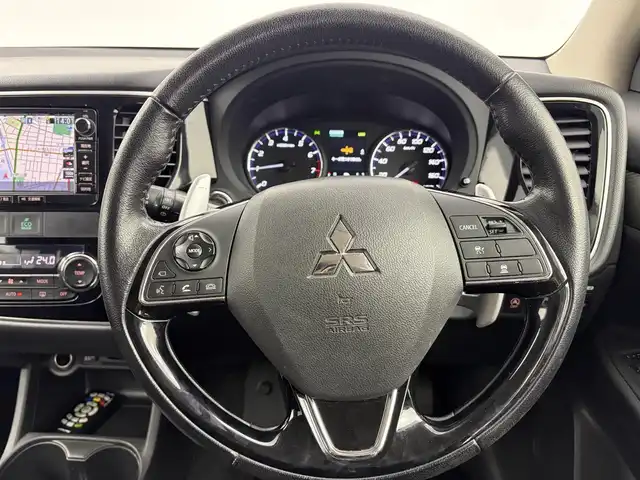 三菱 アウトランダー 24G ナビパッケージ 愛知県 2016(平28)年 12万km レッドメタリック 純正ナビ（ワンセグ、CD、DVD、Bluetooth）/ETC/Bカメラ/サイドカメラ/ACC/パワーバックドア/LEDヘッドライト/レーンキープアシスト/パドルシフト/オートライト/衝突軽減ブレーキ/スマートキー/4WD/フォグライト