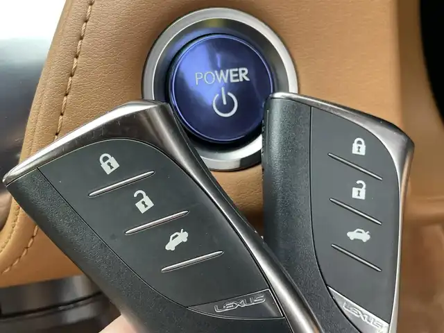 レクサス ＬＣ 500h Sパッケージ 群馬県 2017(平29)年 7.7万km ホワイトノーヴァガラスフレーク 純正黒キャリパー　/純正ＯＰ２１インチＡＷ　/アクティブウィング　/マークレビンソン　/茶革シート　/茶革内装　/純正メモリーナビ　/前席エアシート　/茶革ステアリング　/Ｍｉｒａｃａｓｔ　/純正ビルトインＥＴＣ２．０/Bluetooth/パーキングソナー/アイドリングストップ/アダプティブクルーズコントロール/パドルシフト/BSM/オートワイパー/AHB/電動ステアリング/シートセットポジションメモリー/LEDヘッドライト/純正フロアマット/スマートキー/スペアキー1本/パワーステアリング/バックカメラ/フルセグ