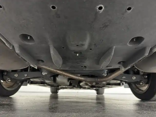 トヨタ クラウン ハイブリッド アスリートG 三重県 2013(平25)年 4.6万km プレシャスブラックパール ハイブリッド/FR/MTモード付フロアCVT/純正 8インチHDDナビ/（AM/FM/CD/DVD/HDDREC/USB/Bluetooth/AUX/TV）/バックガイドモニター/ビルトインETC/【OP】アドバンストパッケージ*/安全/・プリクラッシュセーフティ/・【OP】レーダークルコン*1/・【OP】インテリジェントクリアランスソナー［ICS］*1/・【OP】クリアランスソナー＆バックソナー*1/・VDIM（EBD付ABS＆VSC＆TRC＆EPS）/など/装備/・本革シート/・シートヒーター、ベンチレーション（D/N）/・パワーシート（D8way＋メモリー＆ランバーサポート/N4way）/・ステアリングヒーター/・雨滴感応式オートワイパー/・オートライト/・HIDヘッドランプ/・アダプティブハイビームシステム（インテリジェントAFS、ヘッドランプクリーナー付）/・左右独立オートエアコン（スイングレジスター付）/・ステアリングスイッチ/・電動チルト&テレスコピックステアリング/・プッシュスタート/・【OP】純正18inAW/・ステアリングスイッチ/・自動防眩インナーミラー/・保/・スマートキーx1、カードキーx1/など