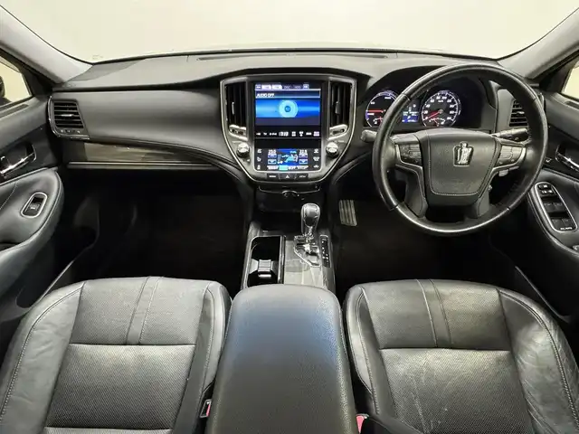 トヨタ クラウン ハイブリッド アスリートG 三重県 2013(平25)年 4.6万km プレシャスブラックパール ハイブリッド/FR/MTモード付フロアCVT/純正 8インチHDDナビ/（AM/FM/CD/DVD/HDDREC/USB/Bluetooth/AUX/TV）/バックガイドモニター/ビルトインETC/【OP】アドバンストパッケージ*/安全/・プリクラッシュセーフティ/・【OP】レーダークルコン*1/・【OP】インテリジェントクリアランスソナー［ICS］*1/・【OP】クリアランスソナー＆バックソナー*1/・VDIM（EBD付ABS＆VSC＆TRC＆EPS）/など/装備/・本革シート/・シートヒーター、ベンチレーション（D/N）/・パワーシート（D8way＋メモリー＆ランバーサポート/N4way）/・ステアリングヒーター/・雨滴感応式オートワイパー/・オートライト/・HIDヘッドランプ/・アダプティブハイビームシステム（インテリジェントAFS、ヘッドランプクリーナー付）/・左右独立オートエアコン（スイングレジスター付）/・ステアリングスイッチ/・電動チルト&テレスコピックステアリング/・プッシュスタート/・【OP】純正18inAW/・ステアリングスイッチ/・自動防眩インナーミラー/・保/・スマートキーx1、カードキーx1/など