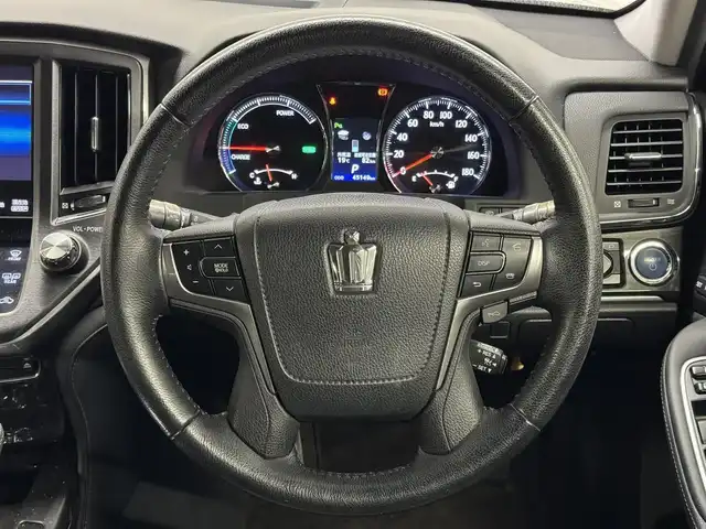 トヨタ クラウン ハイブリッド アスリートG 三重県 2013(平25)年 4.6万km プレシャスブラックパール ハイブリッド/FR/MTモード付フロアCVT/純正 8インチHDDナビ/（AM/FM/CD/DVD/HDDREC/USB/Bluetooth/AUX/TV）/バックガイドモニター/ビルトインETC/【OP】アドバンストパッケージ*/安全/・プリクラッシュセーフティ/・【OP】レーダークルコン*1/・【OP】インテリジェントクリアランスソナー［ICS］*1/・【OP】クリアランスソナー＆バックソナー*1/・VDIM（EBD付ABS＆VSC＆TRC＆EPS）/など/装備/・本革シート/・シートヒーター、ベンチレーション（D/N）/・パワーシート（D8way＋メモリー＆ランバーサポート/N4way）/・ステアリングヒーター/・雨滴感応式オートワイパー/・オートライト/・HIDヘッドランプ/・アダプティブハイビームシステム（インテリジェントAFS、ヘッドランプクリーナー付）/・左右独立オートエアコン（スイングレジスター付）/・ステアリングスイッチ/・電動チルト&テレスコピックステアリング/・プッシュスタート/・【OP】純正18inAW/・ステアリングスイッチ/・自動防眩インナーミラー/・保/・スマートキーx1、カードキーx1/など