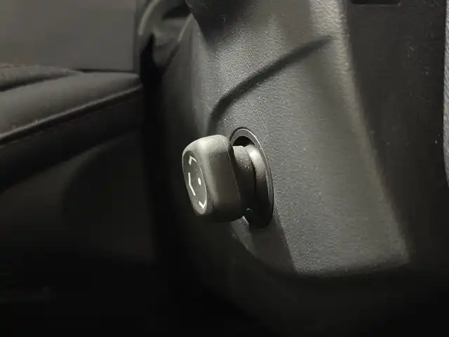 トヨタ クラウン ハイブリッド アスリートG 三重県 2013(平25)年 4.6万km プレシャスブラックパール ハイブリッド/FR/MTモード付フロアCVT/純正 8インチHDDナビ/（AM/FM/CD/DVD/HDDREC/USB/Bluetooth/AUX/TV）/バックガイドモニター/ビルトインETC/【OP】アドバンストパッケージ*/安全/・プリクラッシュセーフティ/・【OP】レーダークルコン*1/・【OP】インテリジェントクリアランスソナー［ICS］*1/・【OP】クリアランスソナー＆バックソナー*1/・VDIM（EBD付ABS＆VSC＆TRC＆EPS）/など/装備/・本革シート/・シートヒーター、ベンチレーション（D/N）/・パワーシート（D8way＋メモリー＆ランバーサポート/N4way）/・ステアリングヒーター/・雨滴感応式オートワイパー/・オートライト/・HIDヘッドランプ/・アダプティブハイビームシステム（インテリジェントAFS、ヘッドランプクリーナー付）/・左右独立オートエアコン（スイングレジスター付）/・ステアリングスイッチ/・電動チルト&テレスコピックステアリング/・プッシュスタート/・【OP】純正18inAW/・ステアリングスイッチ/・自動防眩インナーミラー/・保/・スマートキーx1、カードキーx1/など