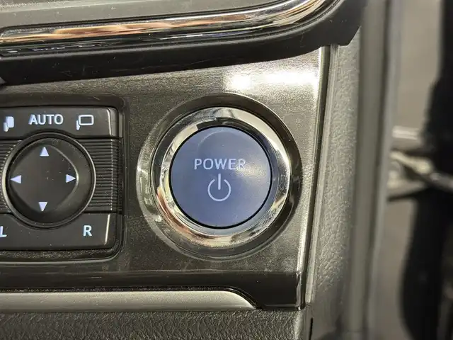 トヨタ クラウン ハイブリッド アスリートG 三重県 2013(平25)年 4.6万km プレシャスブラックパール ハイブリッド/FR/MTモード付フロアCVT/純正 8インチHDDナビ/（AM/FM/CD/DVD/HDDREC/USB/Bluetooth/AUX/TV）/バックガイドモニター/ビルトインETC/【OP】アドバンストパッケージ*/安全/・プリクラッシュセーフティ/・【OP】レーダークルコン*1/・【OP】インテリジェントクリアランスソナー［ICS］*1/・【OP】クリアランスソナー＆バックソナー*1/・VDIM（EBD付ABS＆VSC＆TRC＆EPS）/など/装備/・本革シート/・シートヒーター、ベンチレーション（D/N）/・パワーシート（D8way＋メモリー＆ランバーサポート/N4way）/・ステアリングヒーター/・雨滴感応式オートワイパー/・オートライト/・HIDヘッドランプ/・アダプティブハイビームシステム（インテリジェントAFS、ヘッドランプクリーナー付）/・左右独立オートエアコン（スイングレジスター付）/・ステアリングスイッチ/・電動チルト&テレスコピックステアリング/・プッシュスタート/・【OP】純正18inAW/・ステアリングスイッチ/・自動防眩インナーミラー/・保/・スマートキーx1、カードキーx1/など