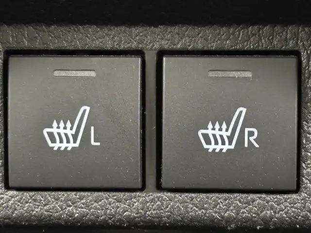 ダイハツ ムーヴ キャンバス ストライプス G 福岡県 2022(令4)年 1.1万km シャイニングホワイトパール/レーザーブルークリスタルシャイン 社外ディスプレイオーディオ　/バックカメラ　/両側パワースライドドア　/ワイヤレス充電　/ＥＴＣ　/ホッとカップホルダー　/衝突軽減　/レーンキープ　/コーナーセンサー　/アクセル踏み間違い防止　/横滑り防止　/シートヒーター　/ＬＥＤ