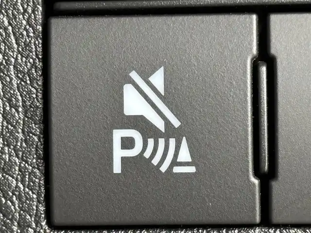 ダイハツ ムーヴ キャンバス ストライプス G 福岡県 2022(令4)年 1.1万km シャイニングホワイトパール/レーザーブルークリスタルシャイン 社外ディスプレイオーディオ　/バックカメラ　/両側パワースライドドア　/ワイヤレス充電　/ＥＴＣ　/ホッとカップホルダー　/衝突軽減　/レーンキープ　/コーナーセンサー　/アクセル踏み間違い防止　/横滑り防止　/シートヒーター　/ＬＥＤ