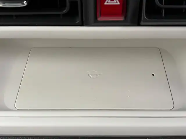 ダイハツ ムーヴ キャンバス ストライプス G 福岡県 2022(令4)年 1.1万km シャイニングホワイトパール/レーザーブルークリスタルシャイン 社外ディスプレイオーディオ　/バックカメラ　/両側パワースライドドア　/ワイヤレス充電　/ＥＴＣ　/ホッとカップホルダー　/衝突軽減　/レーンキープ　/コーナーセンサー　/アクセル踏み間違い防止　/横滑り防止　/シートヒーター　/ＬＥＤ