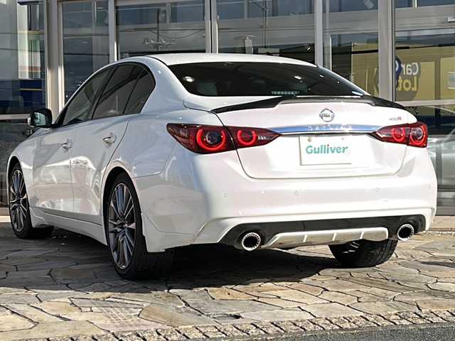 日産 スカイライン 400R 静岡県 2020(令2)年 2万km ブリリアントホワイトパール 純正ナビ/AM/FM/CD/DVD/フルセグTV/Bluetooth/AUX/Music Box/Andoroid Auto/主要装備/・レーダークルーズコントロール　/・ドライブレコーダー　/・ＥＴＣ２．０　/・ＢＳＭ　/・コーナーセンサー/・全方位カメラ/・サイドカメラ　/・パドルシフト　/・サンルーフ　/・スマートキー　/・ＢＯＳＥスピーカー　/・パワーシート/・シートメモリー/・シートヒーター/・純正アルミホイール/・純正フロアマット/・衝突軽減システム/・レザーシート/・ステアリングリモコン/・テレスコピックステアリング/・レーンキープ/・フォグランプ/・ステアリングリモコン/・プッシュスタート/・純正フロアマット/・