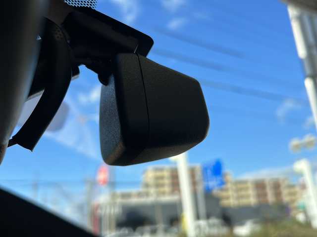 日産 スカイライン 400R 静岡県 2020(令2)年 2万km ブリリアントホワイトパール 純正ナビ/AM/FM/CD/DVD/フルセグTV/Bluetooth/AUX/Music Box/Andoroid Auto/主要装備/・レーダークルーズコントロール　/・ドライブレコーダー　/・ＥＴＣ２．０　/・ＢＳＭ　/・コーナーセンサー/・全方位カメラ/・サイドカメラ　/・パドルシフト　/・サンルーフ　/・スマートキー　/・ＢＯＳＥスピーカー　/・パワーシート/・シートメモリー/・シートヒーター/・純正アルミホイール/・純正フロアマット/・衝突軽減システム/・レザーシート/・ステアリングリモコン/・テレスコピックステアリング/・レーンキープ/・フォグランプ/・ステアリングリモコン/・プッシュスタート/・純正フロアマット/・