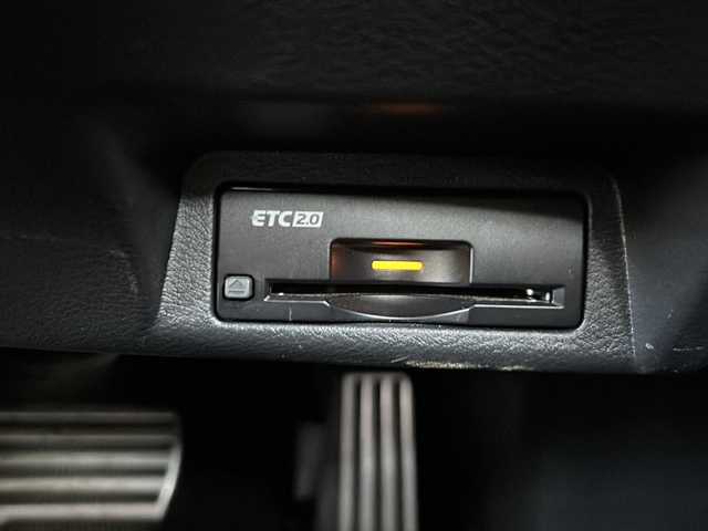 日産 スカイライン 400R 静岡県 2020(令2)年 2万km ブリリアントホワイトパール 純正ナビ/AM/FM/CD/DVD/フルセグTV/Bluetooth/AUX/Music Box/Andoroid Auto/主要装備/・レーダークルーズコントロール　/・ドライブレコーダー　/・ＥＴＣ２．０　/・ＢＳＭ　/・コーナーセンサー/・全方位カメラ/・サイドカメラ　/・パドルシフト　/・サンルーフ　/・スマートキー　/・ＢＯＳＥスピーカー　/・パワーシート/・シートメモリー/・シートヒーター/・純正アルミホイール/・純正フロアマット/・衝突軽減システム/・レザーシート/・ステアリングリモコン/・テレスコピックステアリング/・レーンキープ/・フォグランプ/・ステアリングリモコン/・プッシュスタート/・純正フロアマット/・