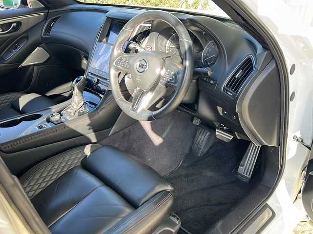 日産 スカイライン 400R 静岡県 2020(令2)年 2万km ブリリアントホワイトパール 純正ナビ/AM/FM/CD/DVD/フルセグTV/Bluetooth/AUX/Music Box/Andoroid Auto/主要装備/・レーダークルーズコントロール　/・ドライブレコーダー　/・ＥＴＣ２．０　/・ＢＳＭ　/・コーナーセンサー/・全方位カメラ/・サイドカメラ　/・パドルシフト　/・サンルーフ　/・スマートキー　/・ＢＯＳＥスピーカー　/・パワーシート/・シートメモリー/・シートヒーター/・純正アルミホイール/・純正フロアマット/・衝突軽減システム/・レザーシート/・ステアリングリモコン/・テレスコピックステアリング/・レーンキープ/・フォグランプ/・ステアリングリモコン/・プッシュスタート/・純正フロアマット/・