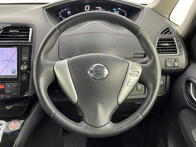 日産 セレナ HWS S HV Vセレ +Sefty 熊本県 2014(平26)年 6.9万km ダイヤモンドブラック ８型ナビ　/フルセグ/Ｂｌｕｅｔｏｏｔｈ/ＣＤ/ＤＶＤ　/全方位カメラ　/両側電動ドア　/ＥＴＣ　/衝突被害軽減ブレーキ　/レーンキープアシスト　/クルーズコントロール　/前後コーナーセンサー　/ＬＥＤヘッドライト