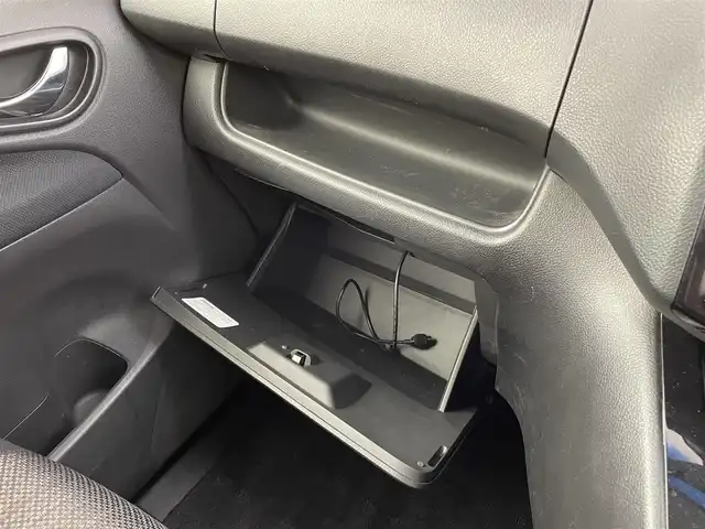 日産 セレナ HWS S HV Vセレ +Sefty 熊本県 2014(平26)年 6.9万km ダイヤモンドブラック ８型ナビ　/フルセグ/Ｂｌｕｅｔｏｏｔｈ/ＣＤ/ＤＶＤ　/全方位カメラ　/両側電動ドア　/ＥＴＣ　/衝突被害軽減ブレーキ　/レーンキープアシスト　/クルーズコントロール　/前後コーナーセンサー　/ＬＥＤヘッドライト