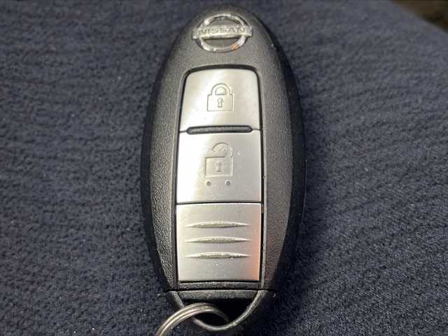 日産 キューブ 15X インディゴ+プラズマ 岐阜県 2011(平23)年 8.3万km アッシュブルー プッシュスタート/スマートキー/スタッドレス積込み（社外アルミホイール）/パワーウィンドウ/ドアバイザー/エアバック（運転席＋助手席）/電格ミラー/純正メーカーナビ/Bluetooth接続/フルセグテレビ/ベンチシート/純正マット