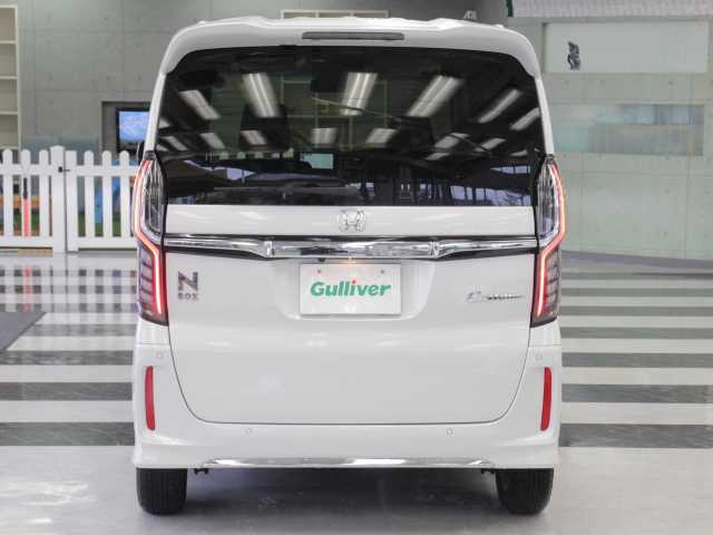 ホンダ Ｎ ＢＯＸ カスタム L 千葉県 2022(令4)年 0.8万km プラチナホワイトパール 純正ディーラーオプションナビ/AM/FM/CD/DVD/Bluetooth/フルセグTV/バックカメラ /ビルトインETC/LEDヘッドライト/フォグランプ/オートライト/片側パワースライドドア/アイドリングストップ /電動パーキングブレーキ/ブレーキホールド機能/クリアランスソナー/レーダークルーズコントロール/レーンキープアシスト/衝突軽減ブレーキ/プッシュスタート/スマートキー×2/ステアリングスイッチ/ヘッドライトレベライザー/横滑り防止装置/シートバックテーブル/純正フロアマット/ドアバイアー/取扱説明書/保証書