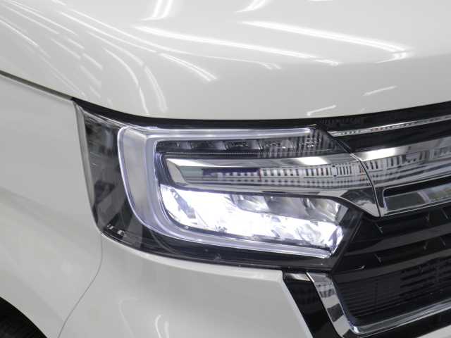 ホンダ Ｎ ＢＯＸ カスタム L 千葉県 2022(令4)年 0.8万km プラチナホワイトパール 純正ディーラーオプションナビ/AM/FM/CD/DVD/Bluetooth/フルセグTV/バックカメラ /ビルトインETC/LEDヘッドライト/フォグランプ/オートライト/片側パワースライドドア/アイドリングストップ /電動パーキングブレーキ/ブレーキホールド機能/クリアランスソナー/レーダークルーズコントロール/レーンキープアシスト/衝突軽減ブレーキ/プッシュスタート/スマートキー×2/ステアリングスイッチ/ヘッドライトレベライザー/横滑り防止装置/シートバックテーブル/純正フロアマット/ドアバイアー/取扱説明書/保証書