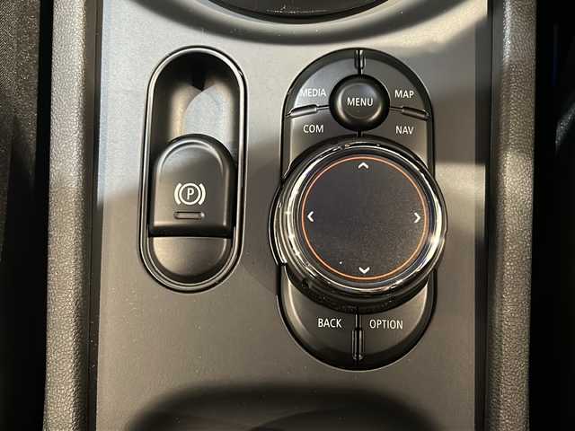 ＭＩＮＩ ミニ クラブマン クーパーS オール4 新潟県 2018(平30)年 1.9万km メルティングシルバーM CAMERAパッケージ/・リア・ビュー・カメラ /・リアPDC（パーク・ディスタンス・コントロール）/アダプティブクルーズコントロール/ルーフレール/純正ナビ/Bluetooth/シートヒーター/前後ドライブレコーダー/アイドリングストップ/オートライト/オートエアコン/スマートキー/スペアキー/プッシュスタート/インナーミラー型ETC