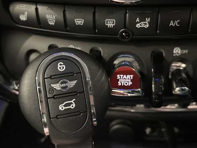 ＭＩＮＩ ミニ クラブマン クーパーS オール4 新潟県 2018(平30)年 1.9万km メルティングシルバーM CAMERAパッケージ/・リア・ビュー・カメラ /・リアPDC（パーク・ディスタンス・コントロール）/アダプティブクルーズコントロール/ルーフレール/純正ナビ/Bluetooth/シートヒーター/前後ドライブレコーダー/アイドリングストップ/オートライト/オートエアコン/スマートキー/スペアキー/プッシュスタート/インナーミラー型ETC