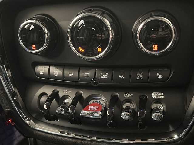 ＭＩＮＩ ミニ クラブマン クーパーS オール4 新潟県 2018(平30)年 1.9万km メルティングシルバーM CAMERAパッケージ/・リア・ビュー・カメラ /・リアPDC（パーク・ディスタンス・コントロール）/アダプティブクルーズコントロール/ルーフレール/純正ナビ/Bluetooth/シートヒーター/前後ドライブレコーダー/アイドリングストップ/オートライト/オートエアコン/スマートキー/スペアキー/プッシュスタート/インナーミラー型ETC