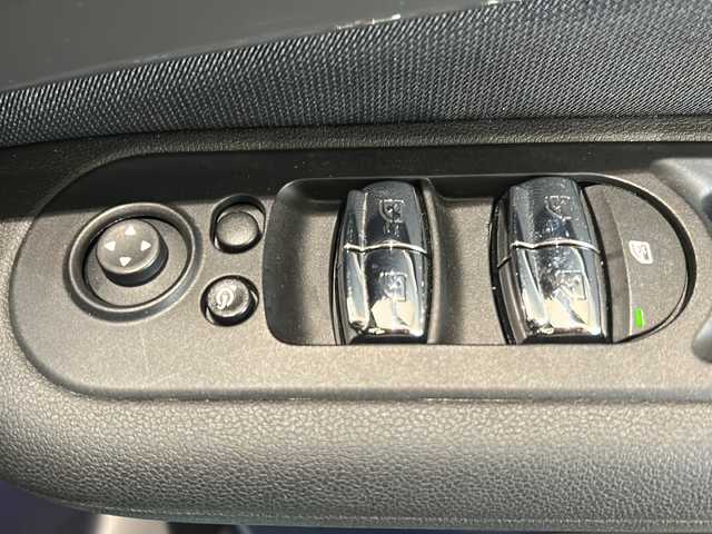 ＭＩＮＩ ミニ クラブマン クーパーS オール4 新潟県 2018(平30)年 1.9万km メルティングシルバーM CAMERAパッケージ/・リア・ビュー・カメラ /・リアPDC（パーク・ディスタンス・コントロール）/アダプティブクルーズコントロール/ルーフレール/純正ナビ/Bluetooth/シートヒーター/前後ドライブレコーダー/アイドリングストップ/オートライト/オートエアコン/スマートキー/スペアキー/プッシュスタート/インナーミラー型ETC