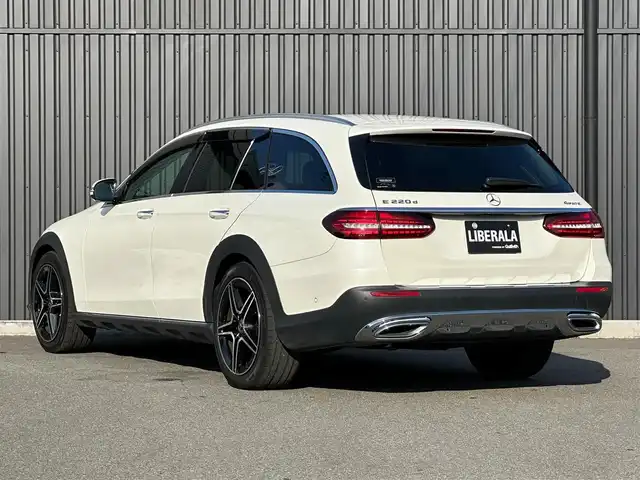 メルセデス・ベンツ Ｅ２２０ｄ 4マチック オールテレイン 福島県 2021(令3)年 5.3万km ダイヤモンドホワイト エクスクルーシブパッケージ/・パノラミックスライディングルーフ/・前席ベンチレーター/・ヘッドアップディスプレイ/・エナジャイギングパッケージ/・プライバシーガラス/エアバランスパッケージ/・空気清浄機能付きパフュームアトマイザー/Burmester/ACC/レーンキープ/ブラインドスポット/マルチビームLEDヘッドライト/黒革シート/パワーシート/全席シートヒーター/AIR BODY CONTROLエアサスペンション/ダイナミックセレクト/純正ナビ/Apple CarPlay/フルセグTV/360°カメラ/ETC/電動リアゲート/前後ドライブレコーダー/純正19インチAW/取扱説明書/保証書