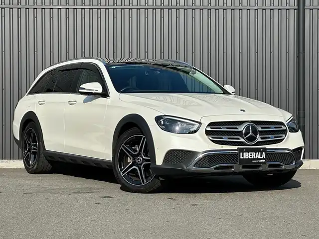 メルセデス・ベンツ Ｅ２２０ｄ 4マチック オールテレイン 福島県 2021(令3)年 5.3万km ダイヤモンドホワイト エクスクルーシブパッケージ/・パノラミックスライディングルーフ/・前席ベンチレーター/・ヘッドアップディスプレイ/・エナジャイギングパッケージ/・プライバシーガラス/エアバランスパッケージ/・空気清浄機能付きパフュームアトマイザー/Burmester/ACC/レーンキープ/ブラインドスポット/マルチビームLEDヘッドライト/黒革シート/パワーシート/全席シートヒーター/AIR BODY CONTROLエアサスペンション/ダイナミックセレクト/純正ナビ/Apple CarPlay/フルセグTV/360°カメラ/ETC/電動リアゲート/前後ドライブレコーダー/純正19インチAW/取扱説明書/保証書