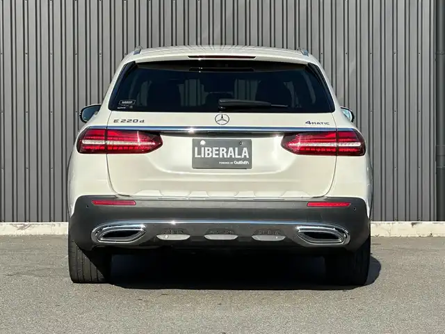 メルセデス・ベンツ Ｅ２２０ｄ 4マチック オールテレイン 福島県 2021(令3)年 5.3万km ダイヤモンドホワイト エクスクルーシブパッケージ/・パノラミックスライディングルーフ/・前席ベンチレーター/・ヘッドアップディスプレイ/・エナジャイギングパッケージ/・プライバシーガラス/エアバランスパッケージ/・空気清浄機能付きパフュームアトマイザー/Burmester/ACC/レーンキープ/ブラインドスポット/マルチビームLEDヘッドライト/黒革シート/パワーシート/全席シートヒーター/AIR BODY CONTROLエアサスペンション/ダイナミックセレクト/純正ナビ/Apple CarPlay/フルセグTV/360°カメラ/ETC/電動リアゲート/前後ドライブレコーダー/純正19インチAW/取扱説明書/保証書