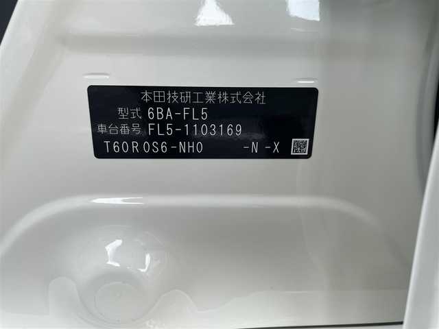 ホンダ シビック タイプR 福島県 2024(令6)年 0.1万km未満 チャンピオンシップホワイト ワンオーナー/ホンダコネクトディスプレーナビ/BT/USB/フルセグTV/ホンダセンシング/レーダークルーズコントロール/クリアランスソナー/ステアリングリモコン/バックカメラ/プッシュスタート/ドアバイザー/オートライト/フルLEDヘッドライト/ビルトインETC 2.0/純正ドライブレコーダー/USB充電ポート