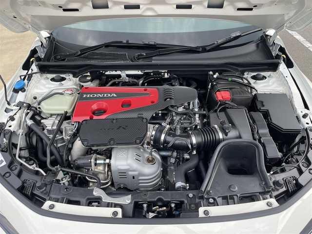 ホンダ シビック タイプR 福島県 2024(令6)年 0.1万km未満 チャンピオンシップホワイト ワンオーナー/ホンダコネクトディスプレーナビ/BT/USB/フルセグTV/ホンダセンシング/レーダークルーズコントロール/クリアランスソナー/ステアリングリモコン/バックカメラ/プッシュスタート/ドアバイザー/オートライト/フルLEDヘッドライト/ビルトインETC 2.0/純正ドライブレコーダー/USB充電ポート